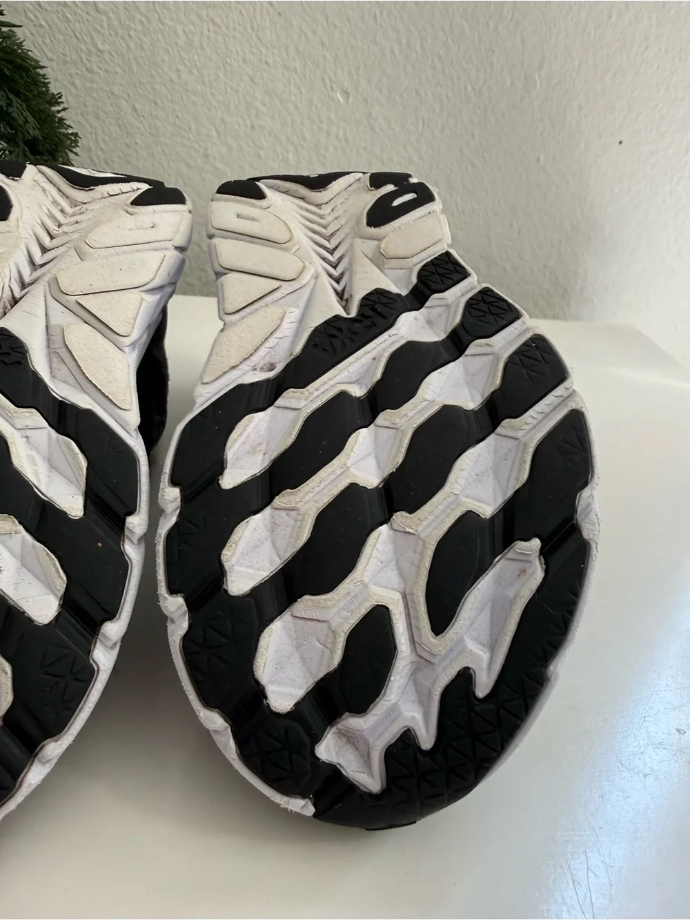 Hoka clifton 8 Women size 6 Black and White Athletic Running Shoes